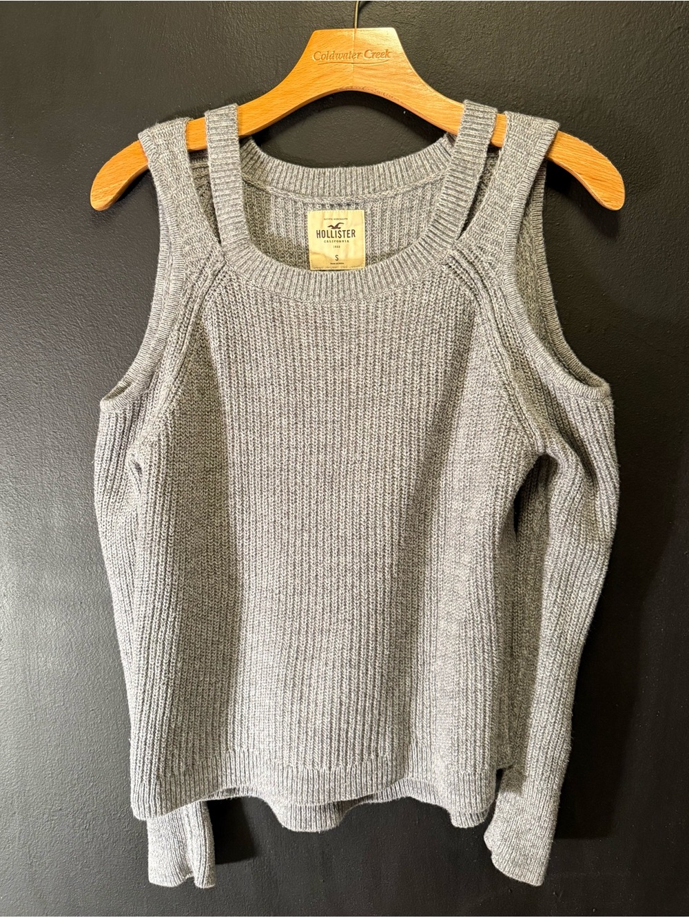 Hollister Gray Cold-Shoulder Ribbed Knit Top